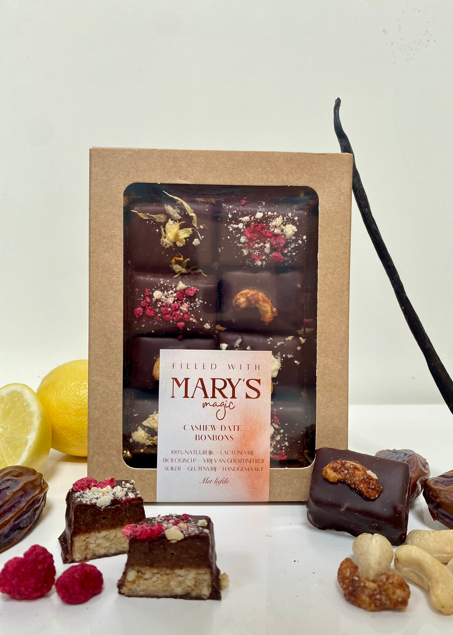 Biologische Cashew- dadel bonbons met vanille-zeezout, framboos-Citroen en sinaasappel-chili