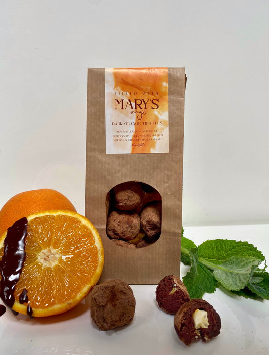 Gezondere sinaasappel-truffels met munt. Bonbons van Mary’s Magic. 